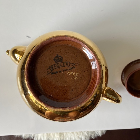 Vintage Sadler Pottery Teapot Made in England Gold Blue and Peach Signed - Picture 7 of 8